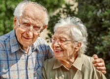 Intégration de l’aide et des soins aux personnes âgées vivant à domicile: évaluationde trois projets bruxellois