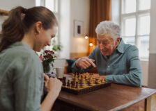 Personnes âgées : le voisinage comme levier de santé