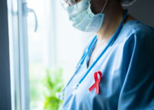 VIH et discrimination : une réalité persistante dans le milieu médical  